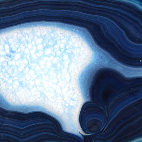 Ágata azul claro laminada para colección de minerales