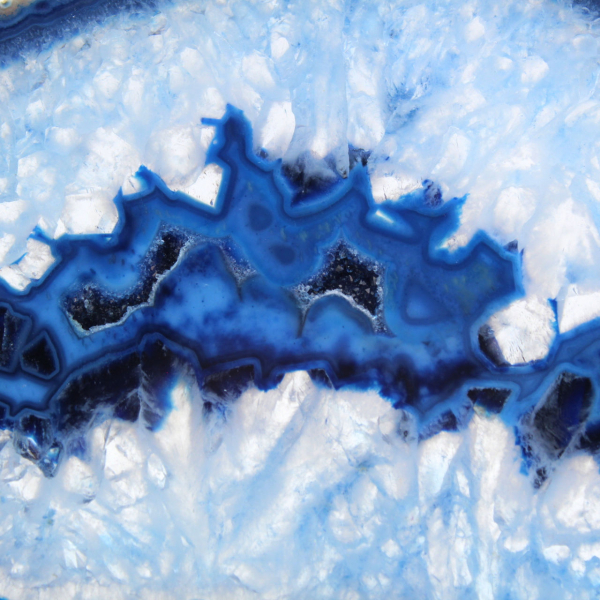 Ágata azul en láminas alargadas para exhibición