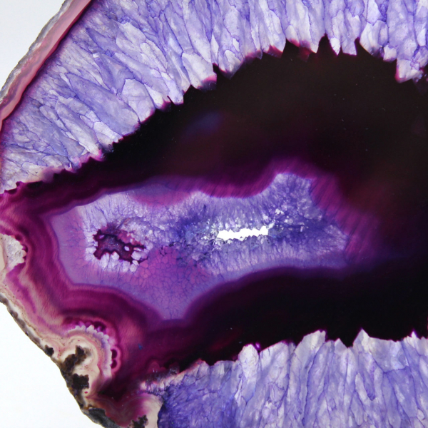 Mineralogía brasileña: Lámina de ágata de tonalidad violeta
