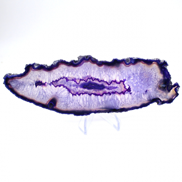 Ejemplar laminado de ágata alargada violeta brasileña