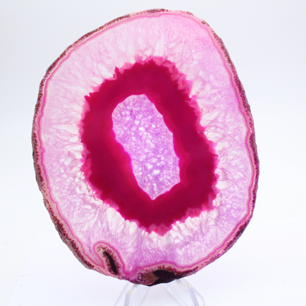 Sección de ágata rosa pulida y teñida