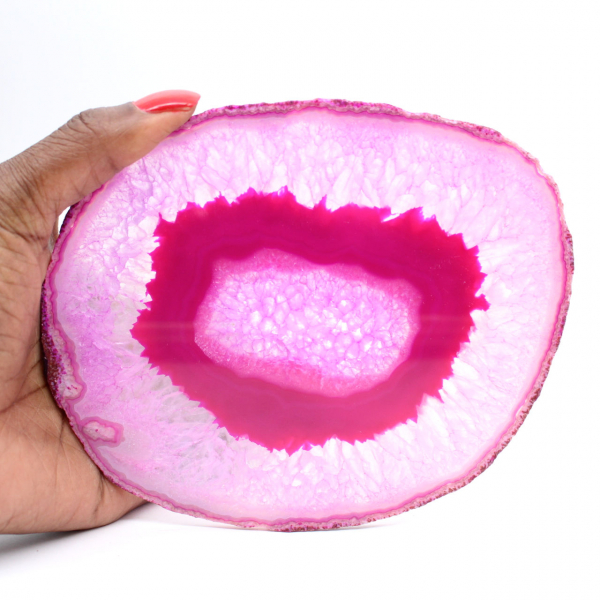 Sección de ágata rosa pulida y teñida