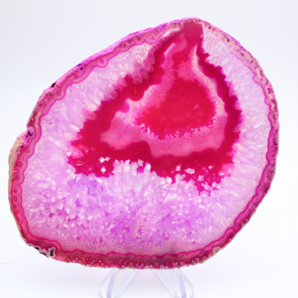 Rebanada pulida de ágata teñida de rosa