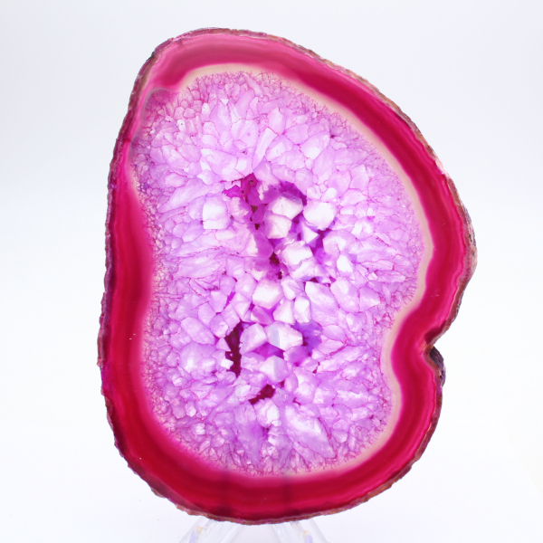 Rodaja de ágata pulida, teñida de rosa