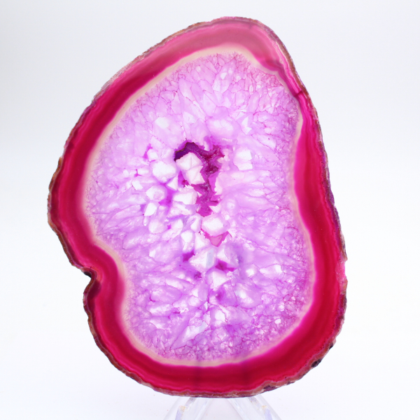 Rodaja de ágata pulida, teñida de rosa