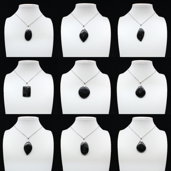 Colgante de turmalina negra