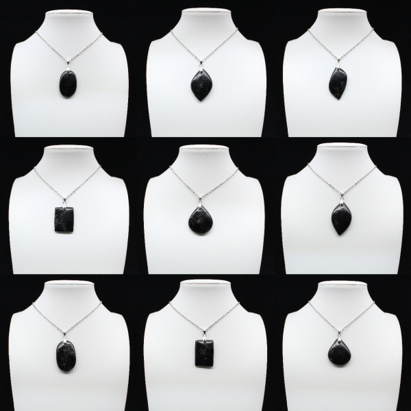 Colgante de turmalina negra