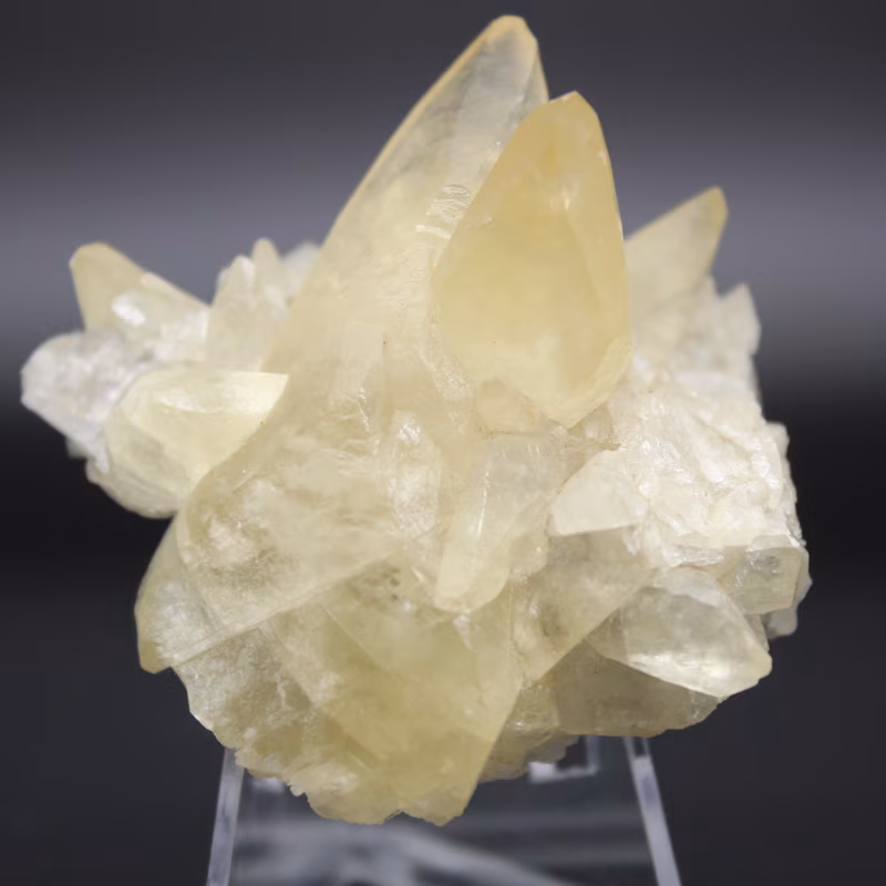 Minerales fluorescentes: cuando las piedras brillan en la oscuridad calcite 54