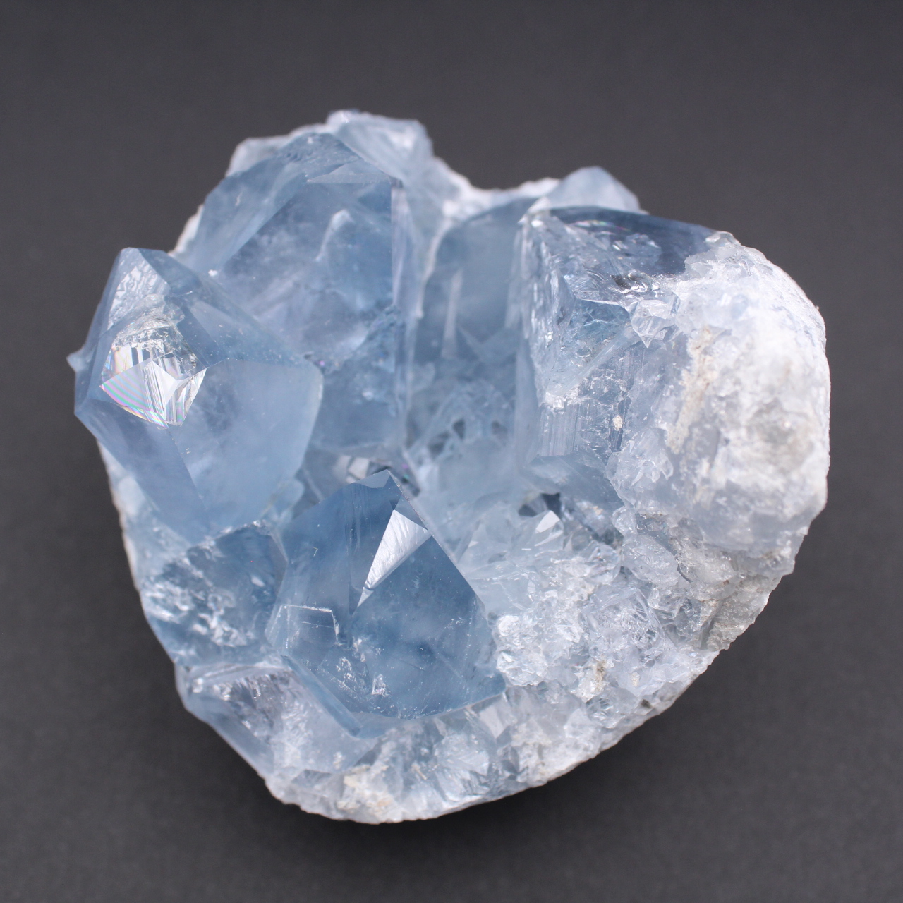 Cristales de celestita azul