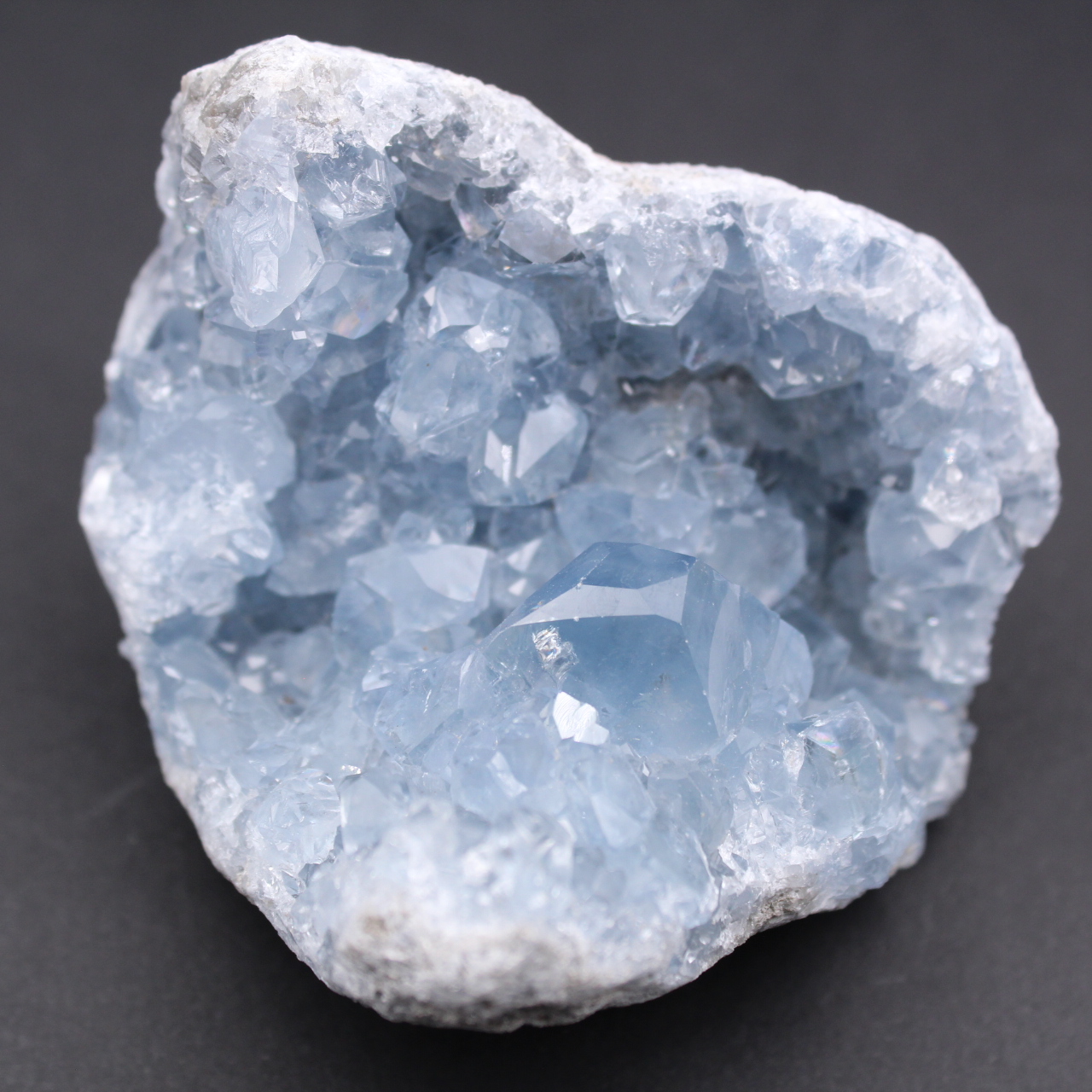 Cristales de celestita azul