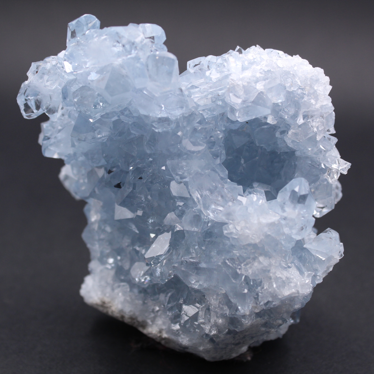 Cristales de celestita azul