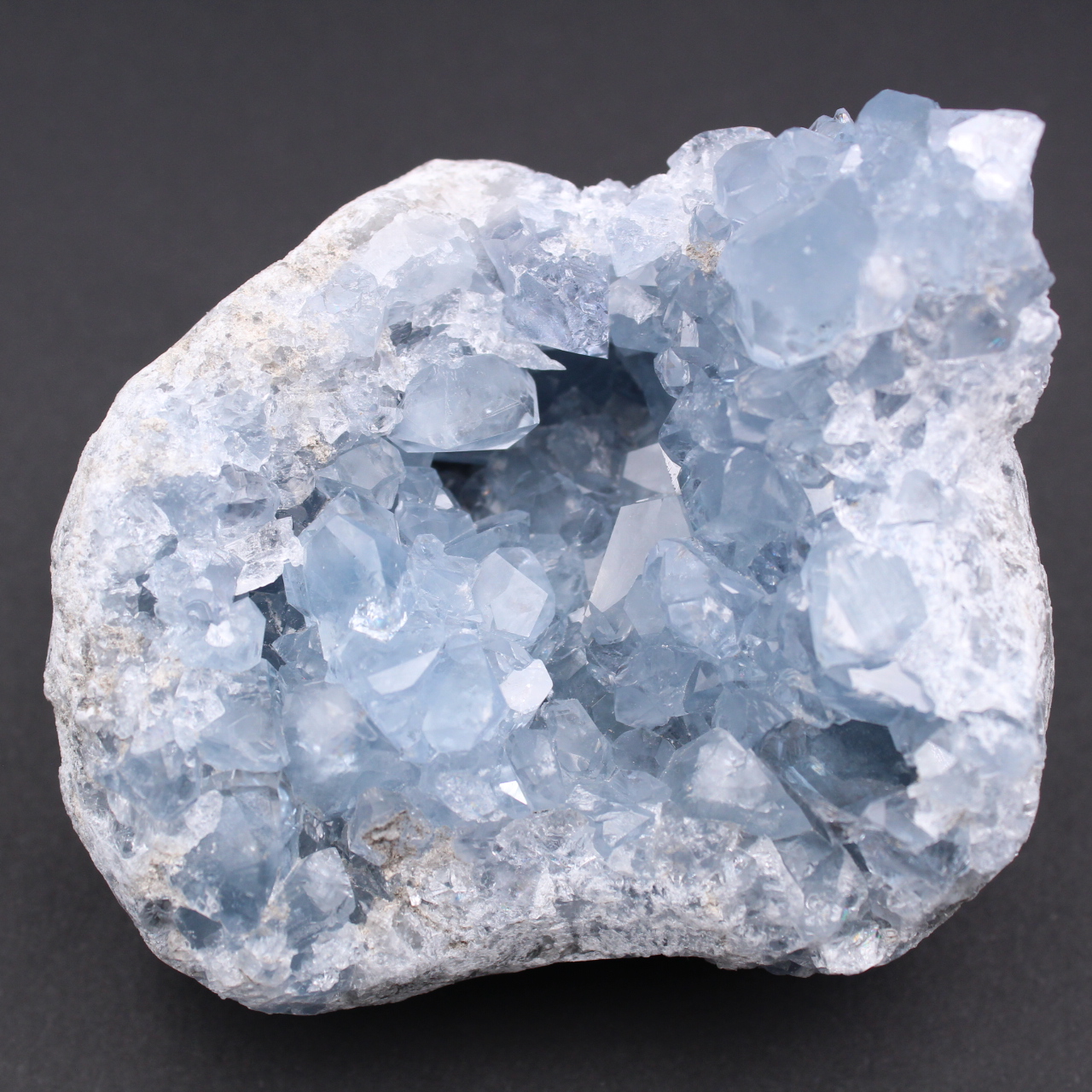Cristales de celestita azul