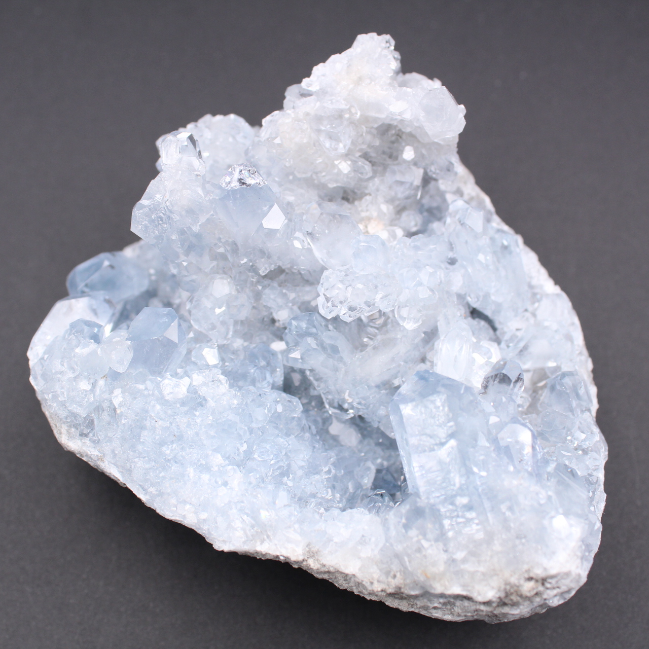 Cristales de celestita azul