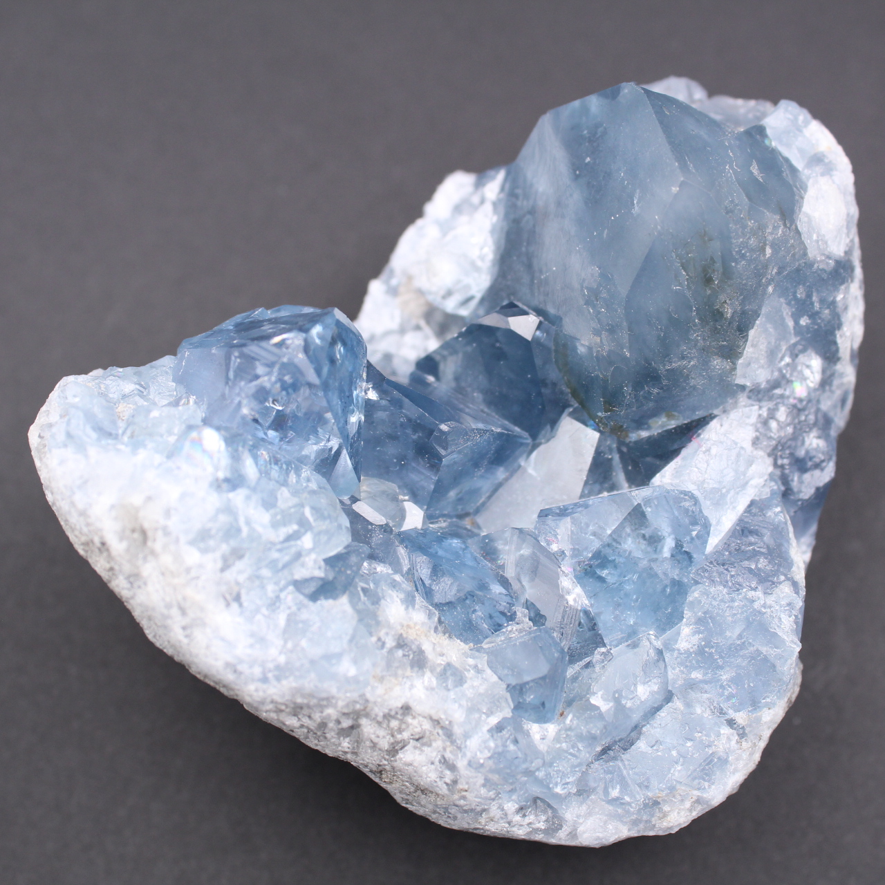 Cristales de celestita azul