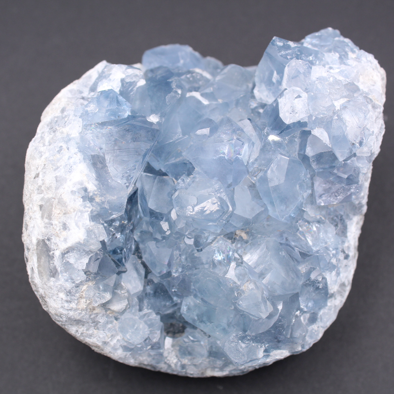 Cristales de celestita azul