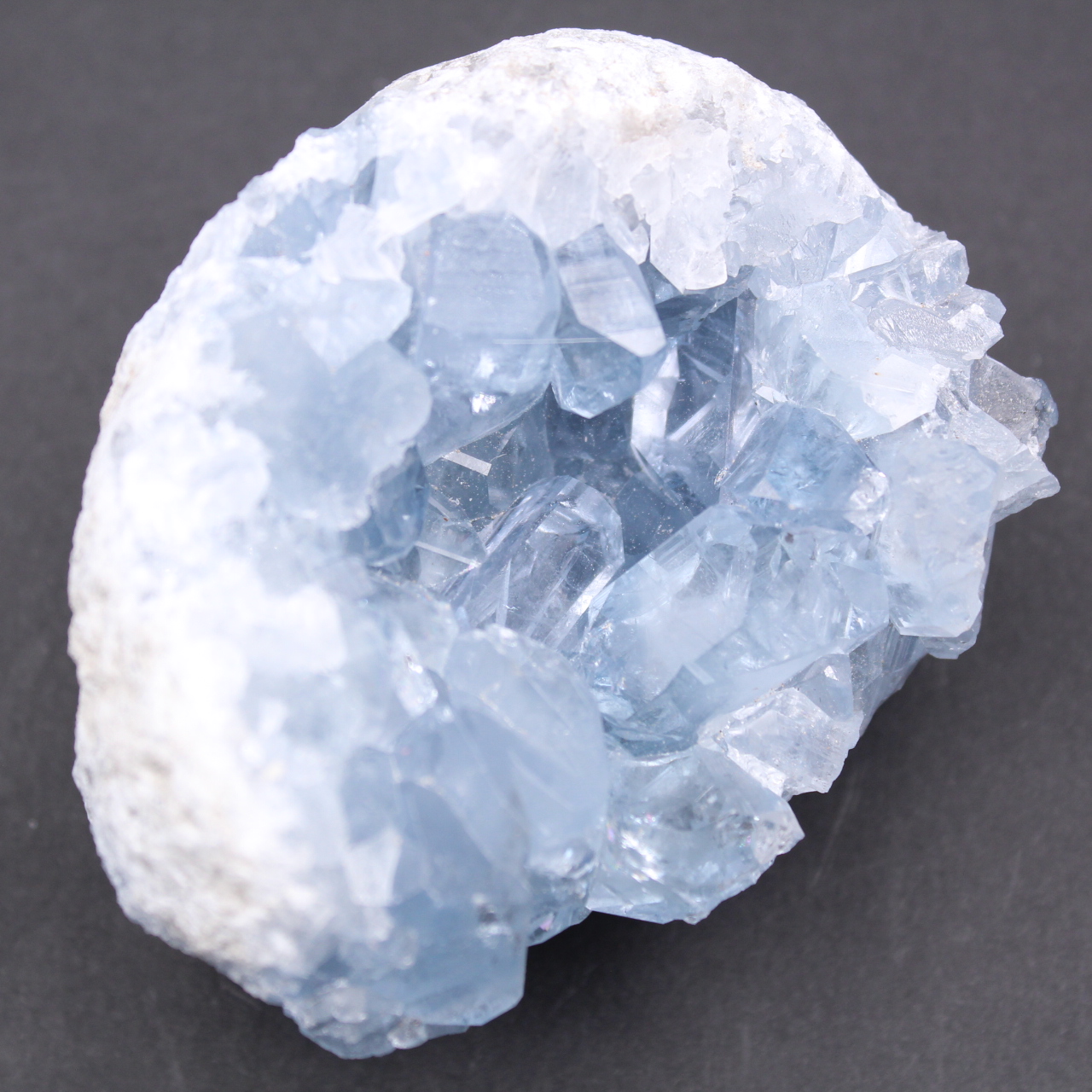 Cristales de celestita azul