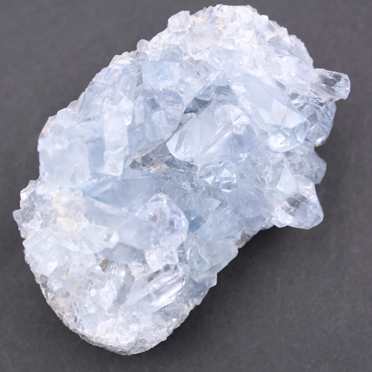 Cristales de celestita azul