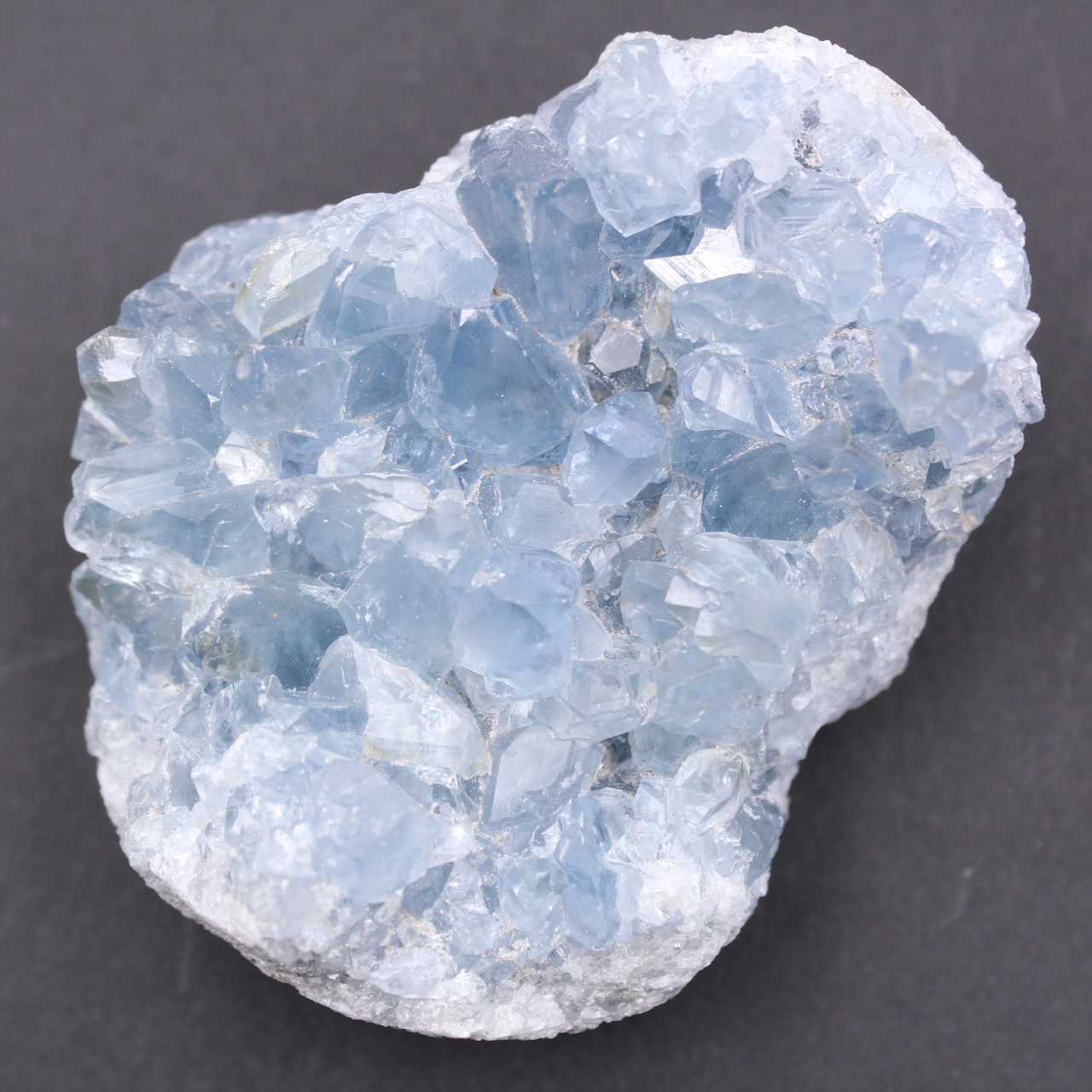 Cristales de celestita azul