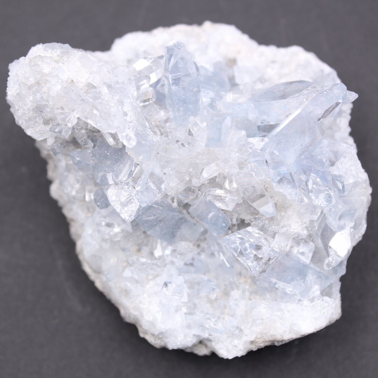 Cristales de celestita azul