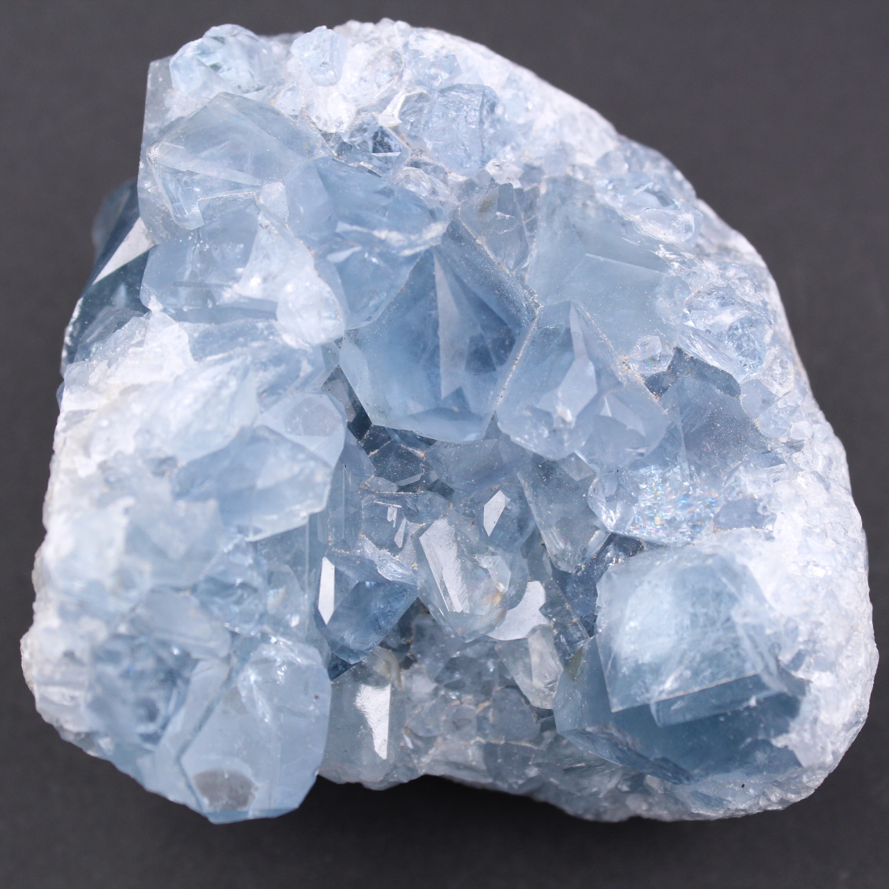 Cristales de celestita azul