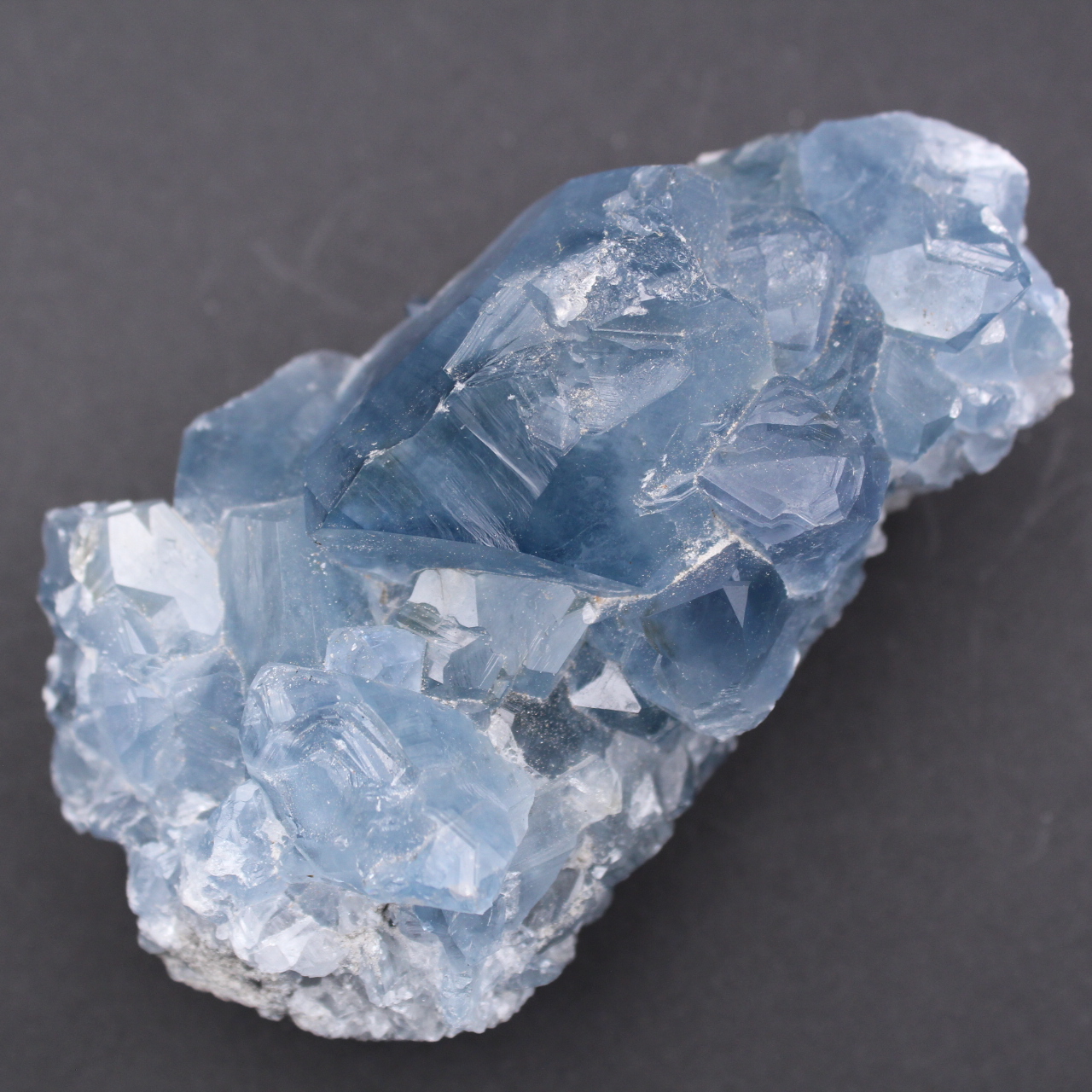 Cristales de celestita azul