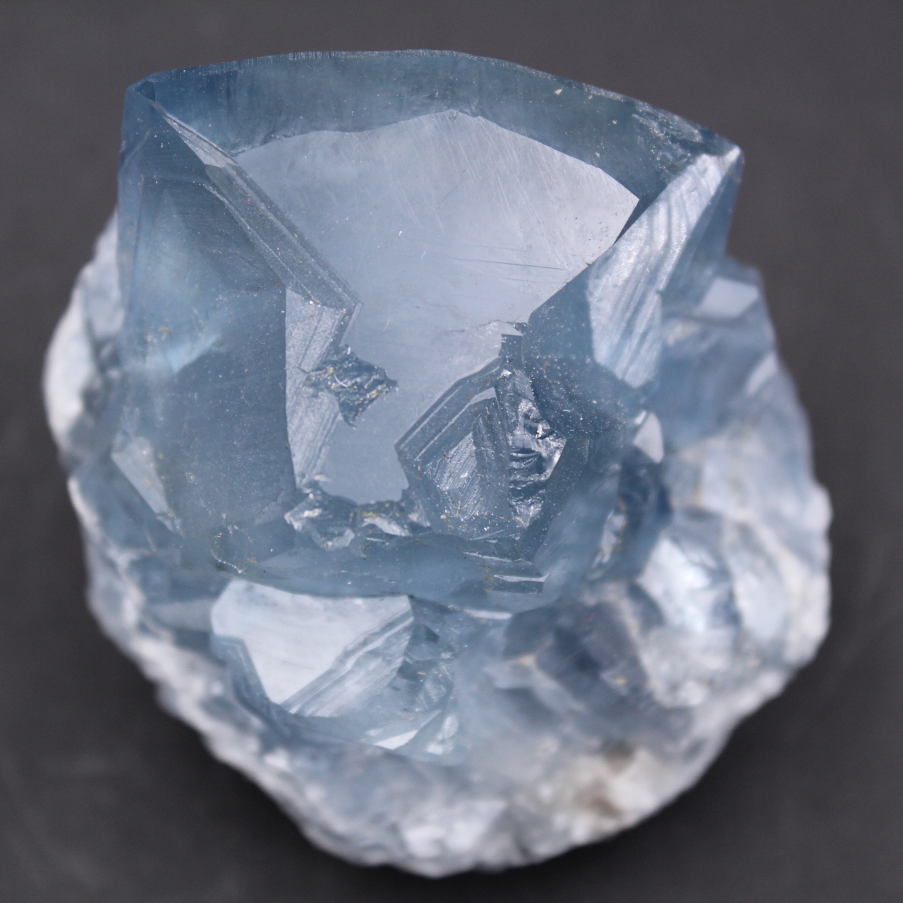 Cristales de celestita azul