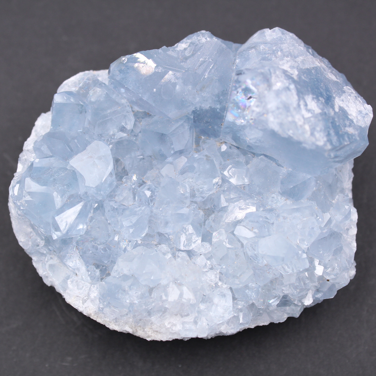 Cristales de celestita azul