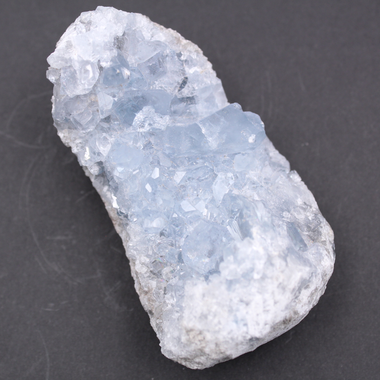 Cristales de celestita azul