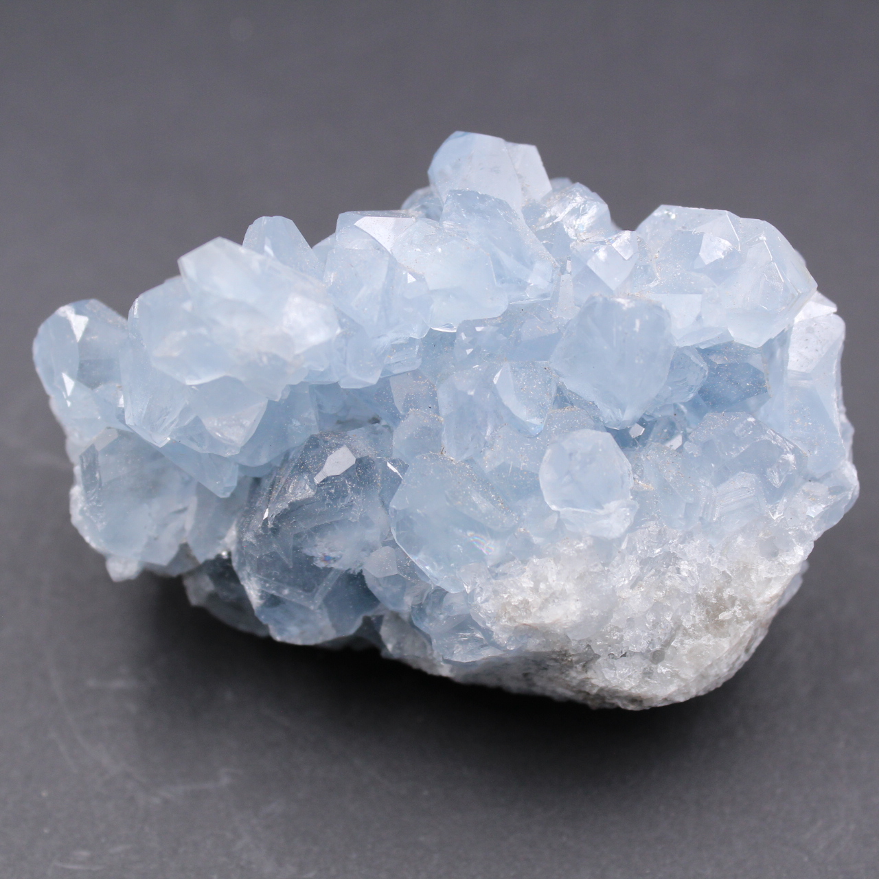 Cristales de celestita azul