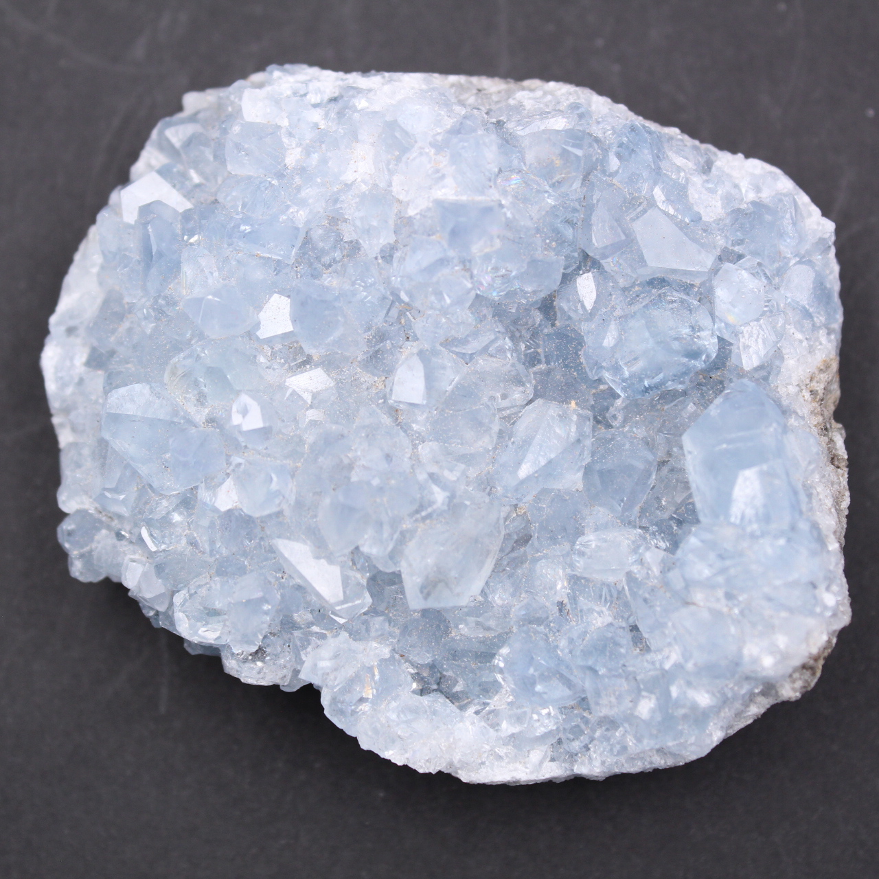 Cristales de celestita azul
