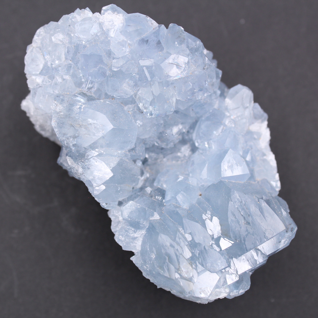 Cristales de celestita azul