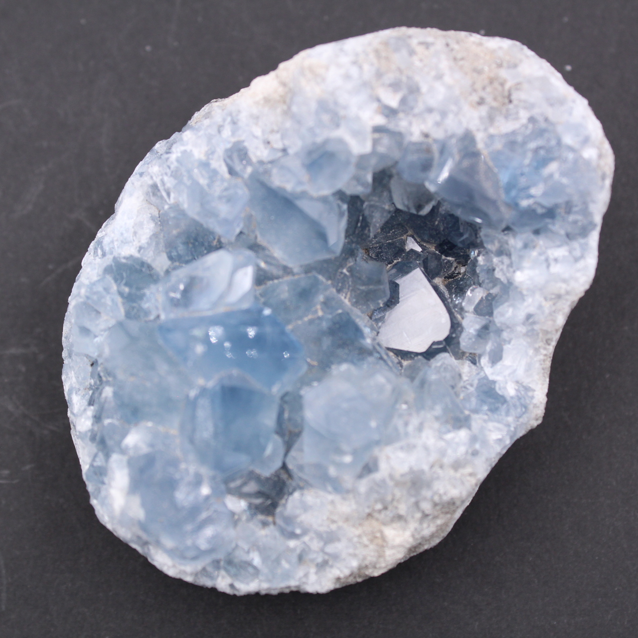 Cristales de celestita azul