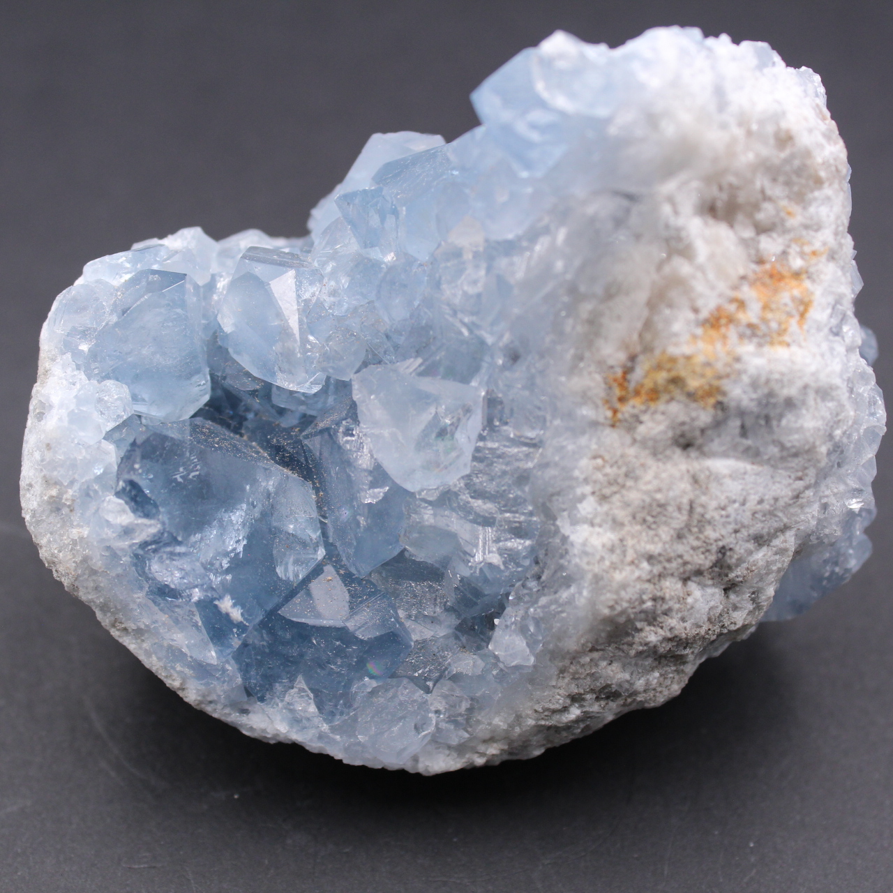 Cristales de celestita azul
