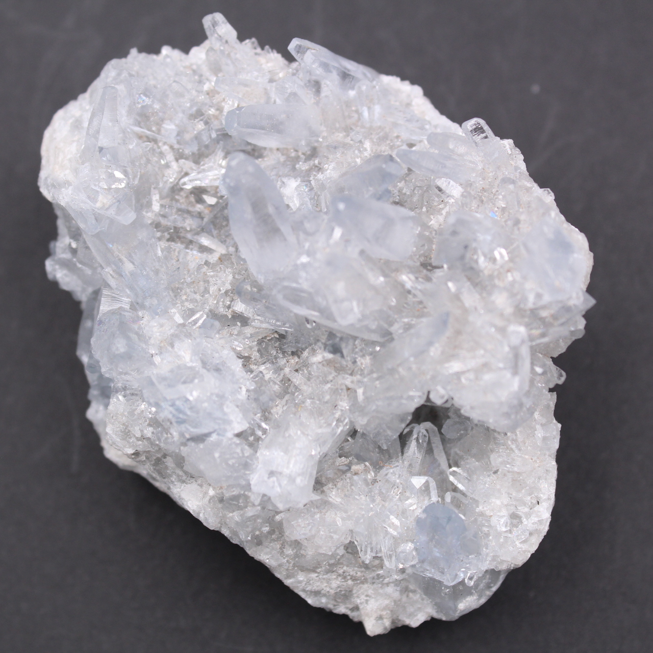 Cristales de celestita azul