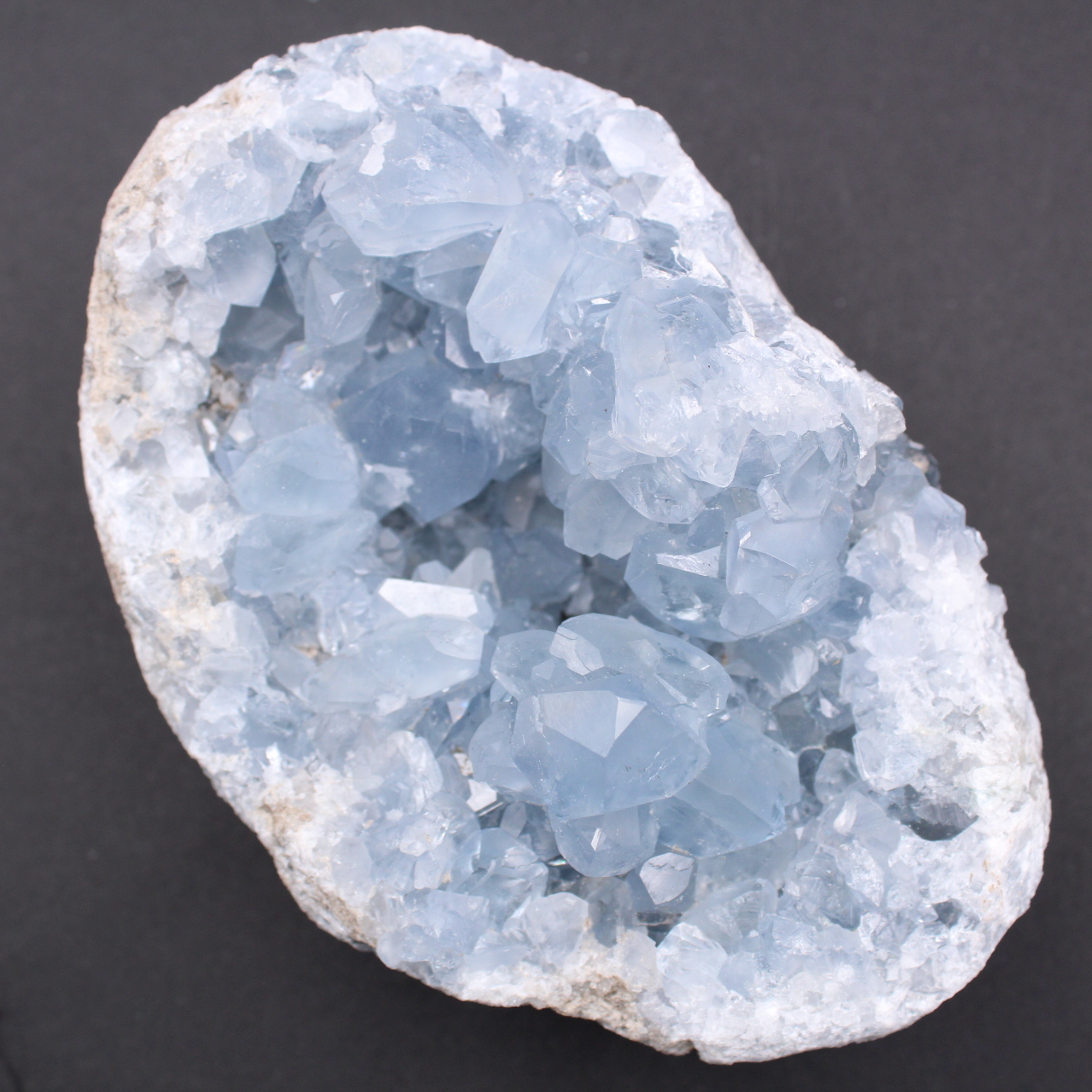 Cristales de celestita azul