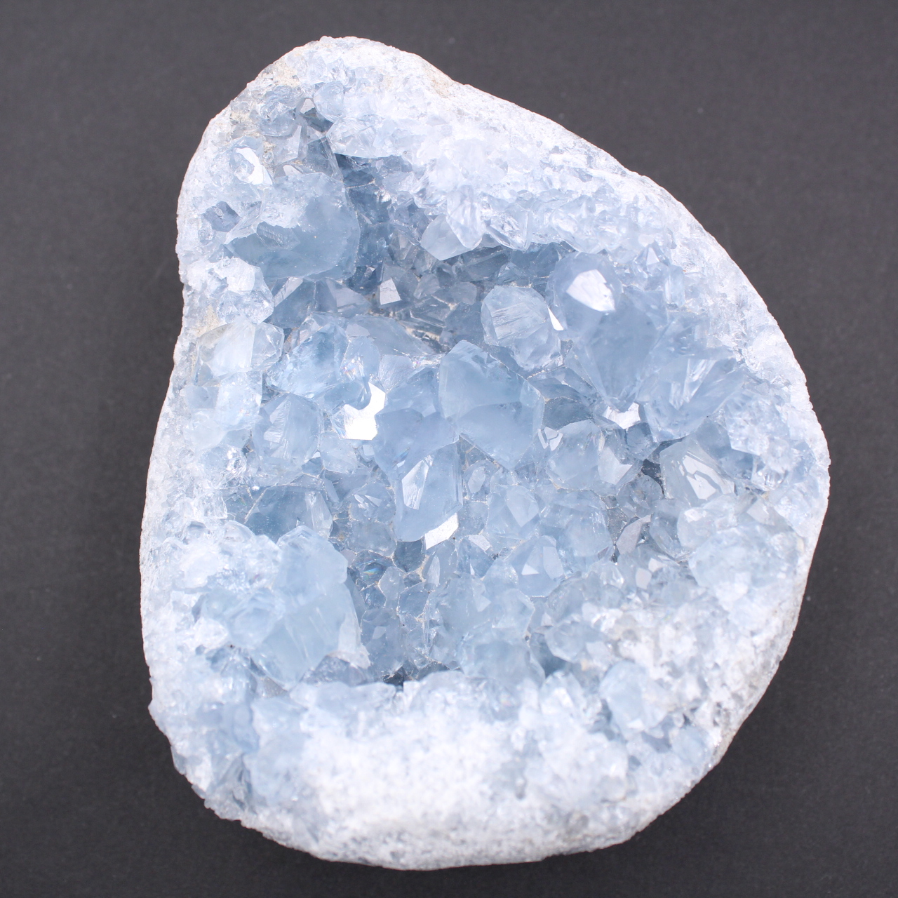 Cristales de celestita azul