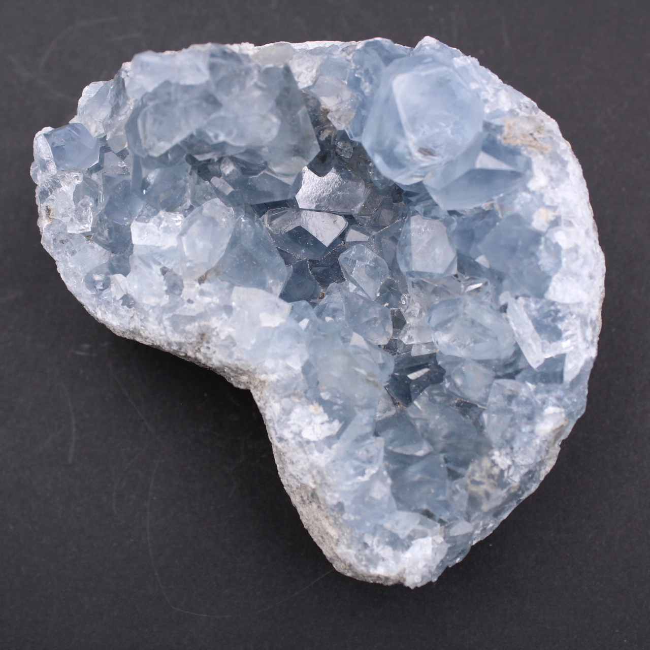 Cristales de celestita azul