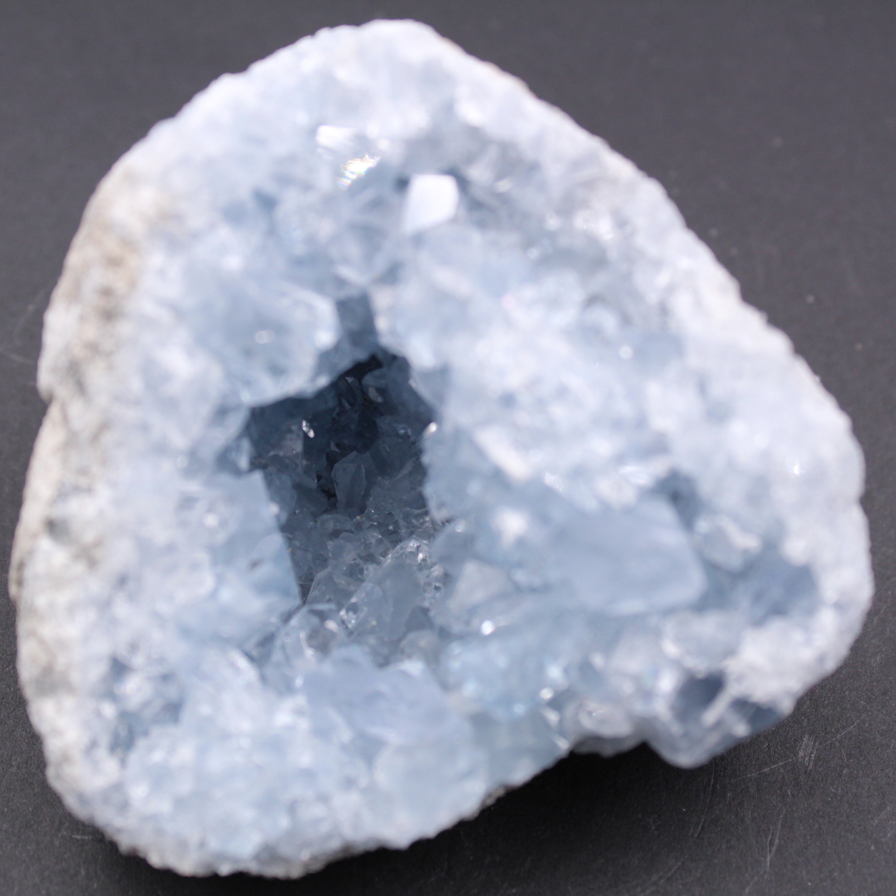 Cristales de celestita azul