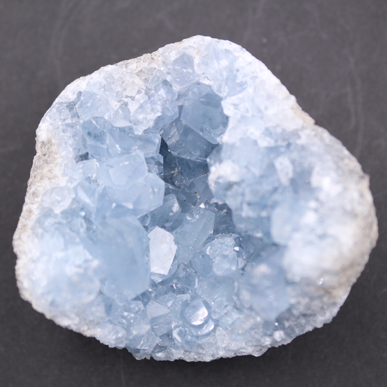Cristales de celestita azul