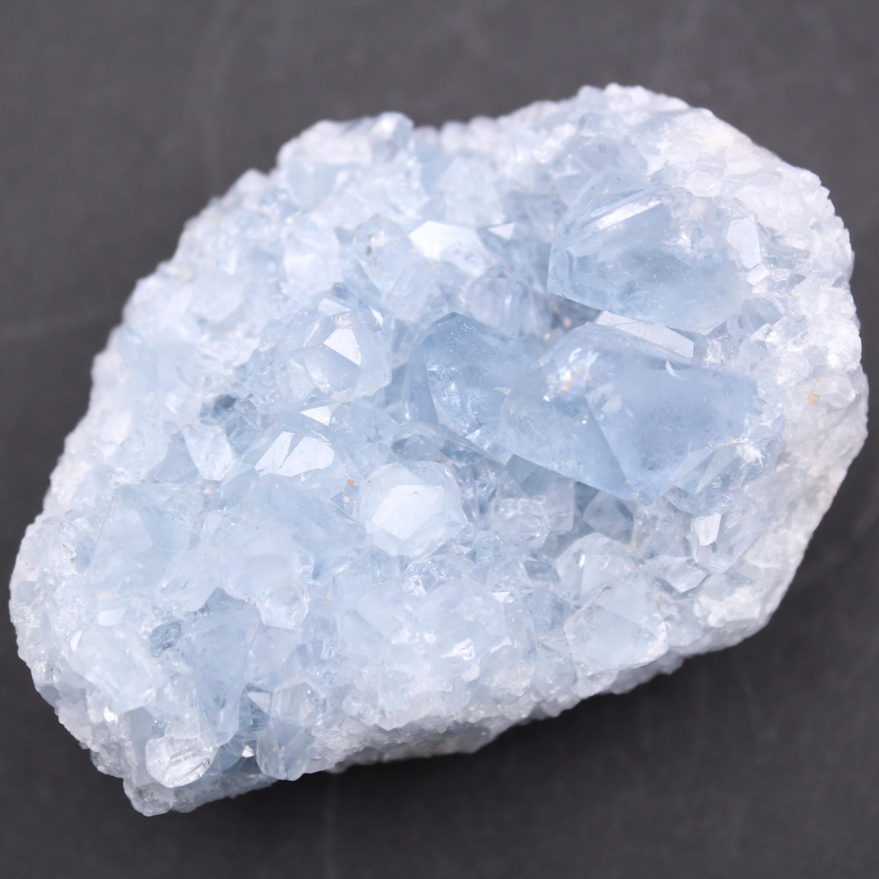 Cristales de celestita azul