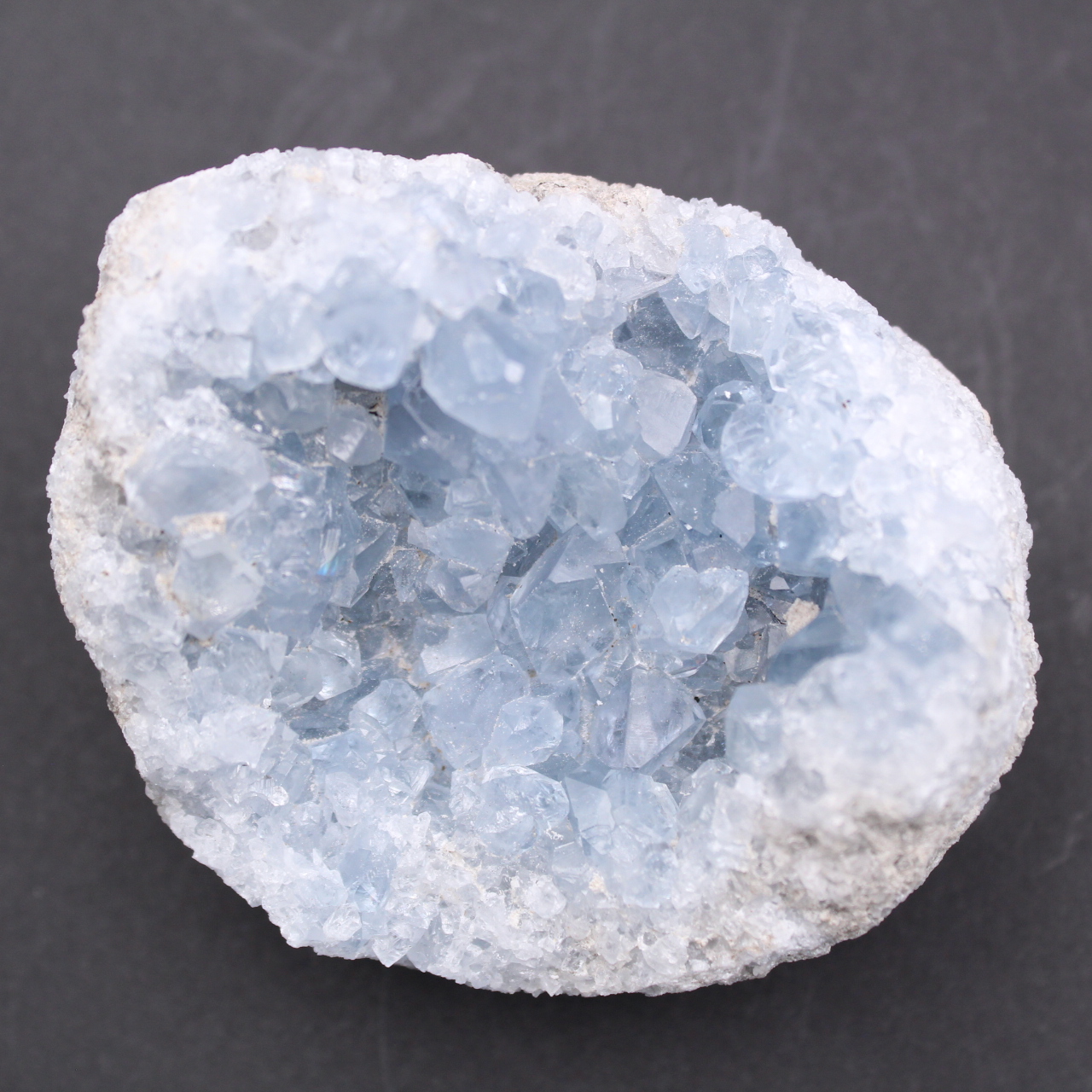 Cristales de celestita azul