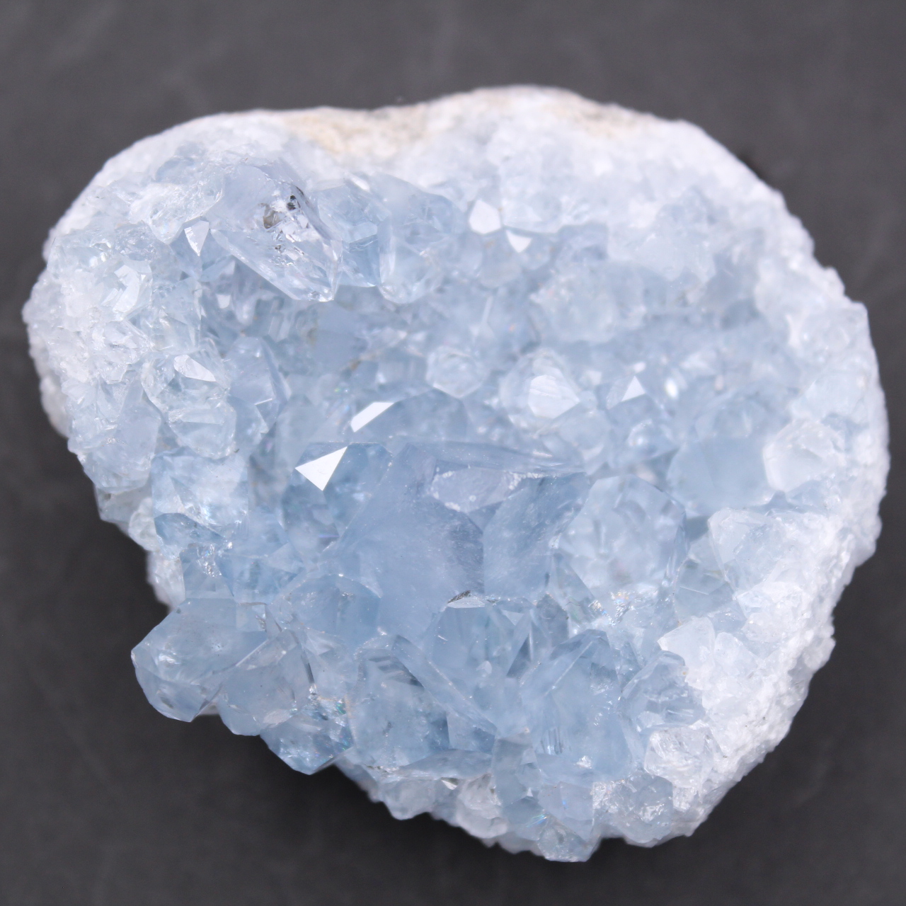 Cristales de celestita azul
