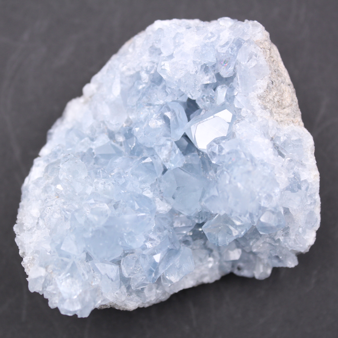 Cristales de celestita azul
