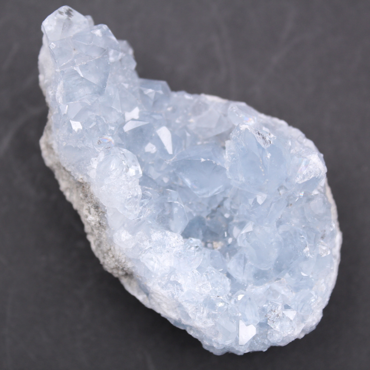 Cristales de celestita azul