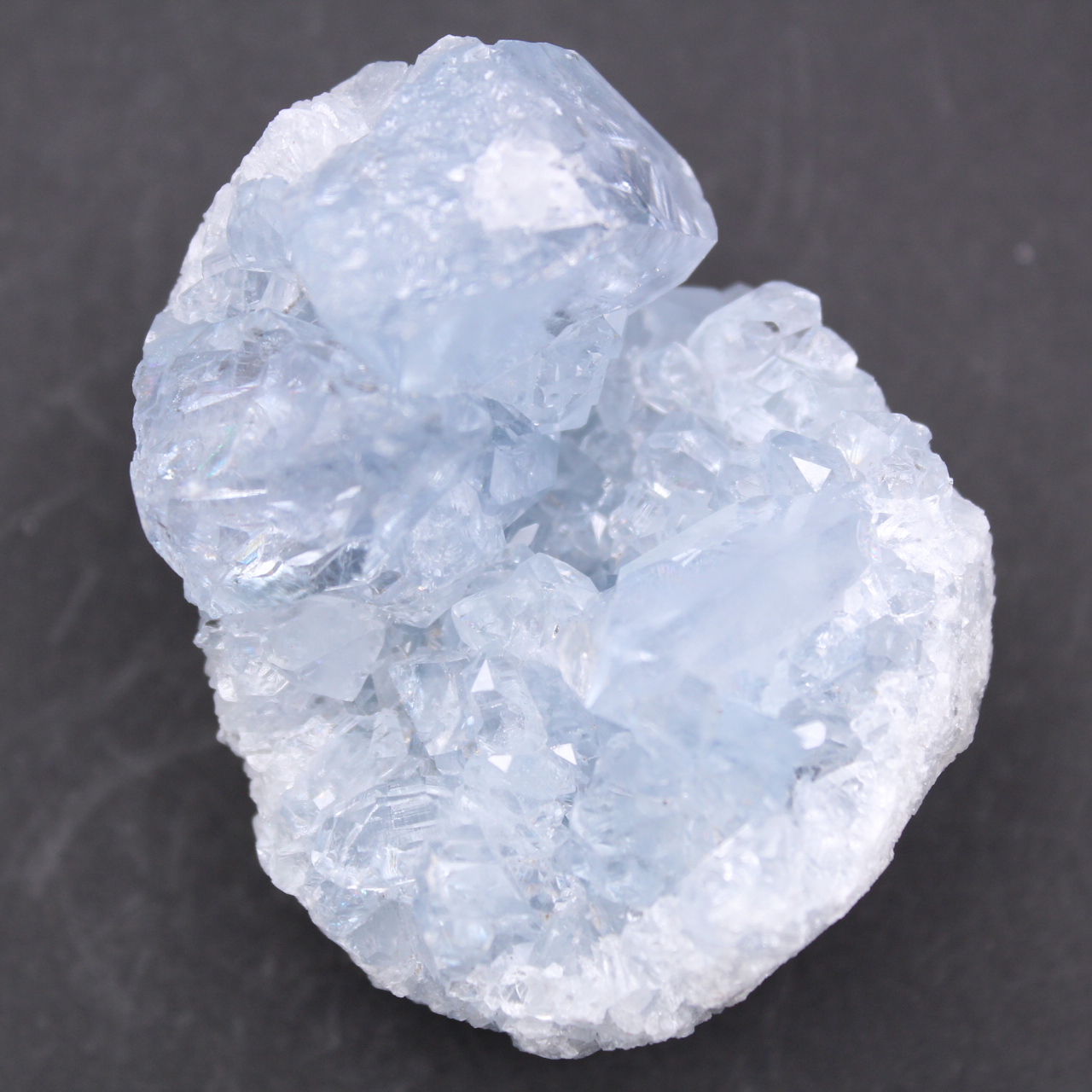 Cristales de celestita azul