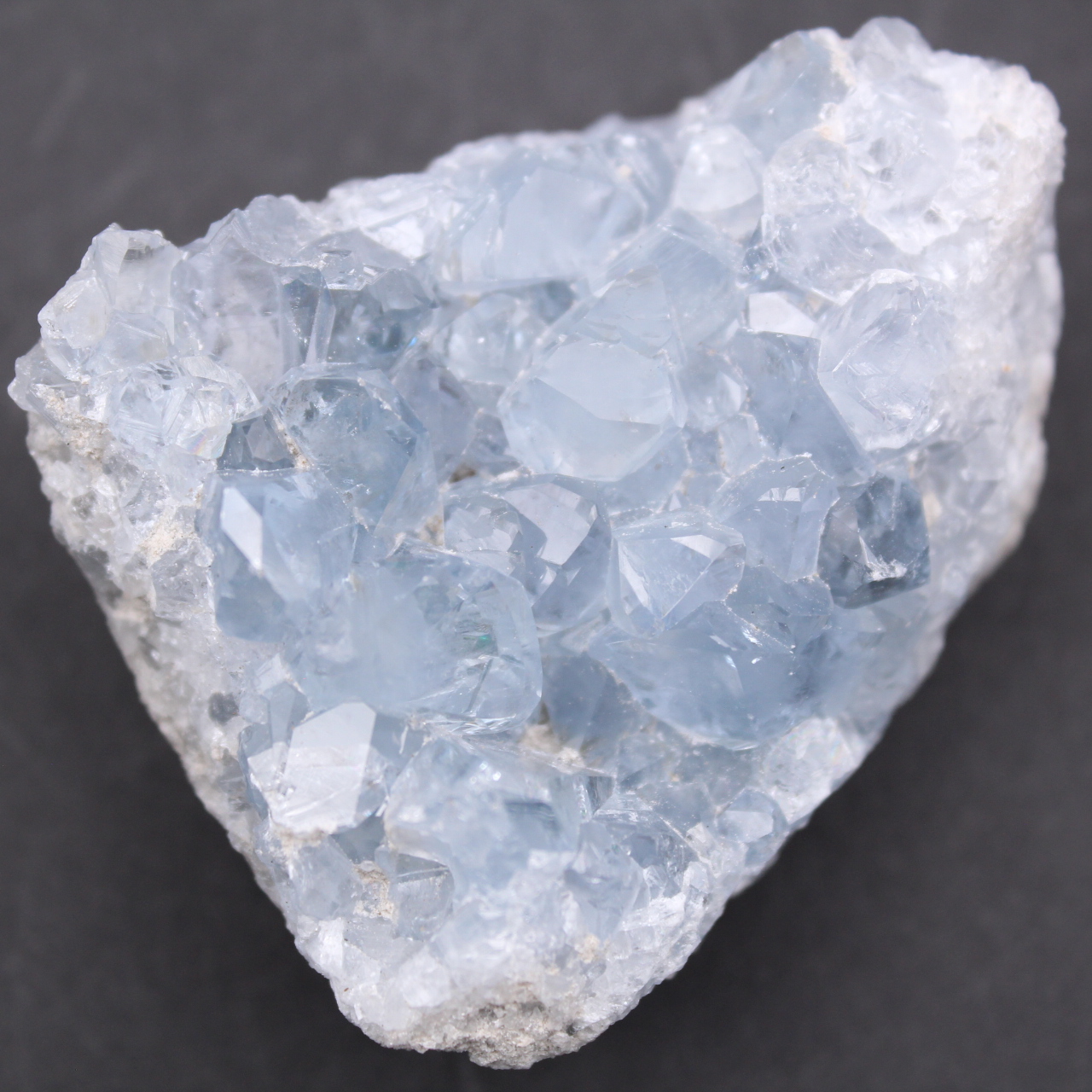Cristales de celestita azul