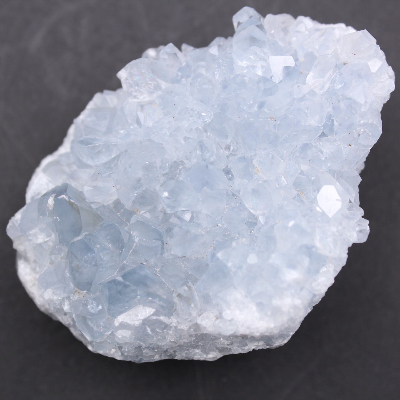 Cristales de celestita azul