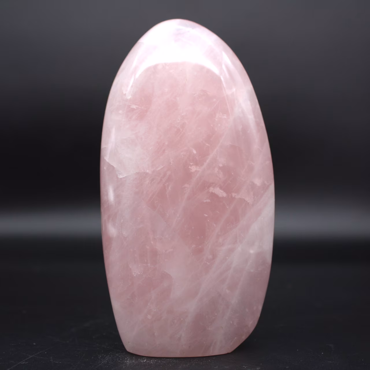 Piedra de cuarzo rosa de forma libre
