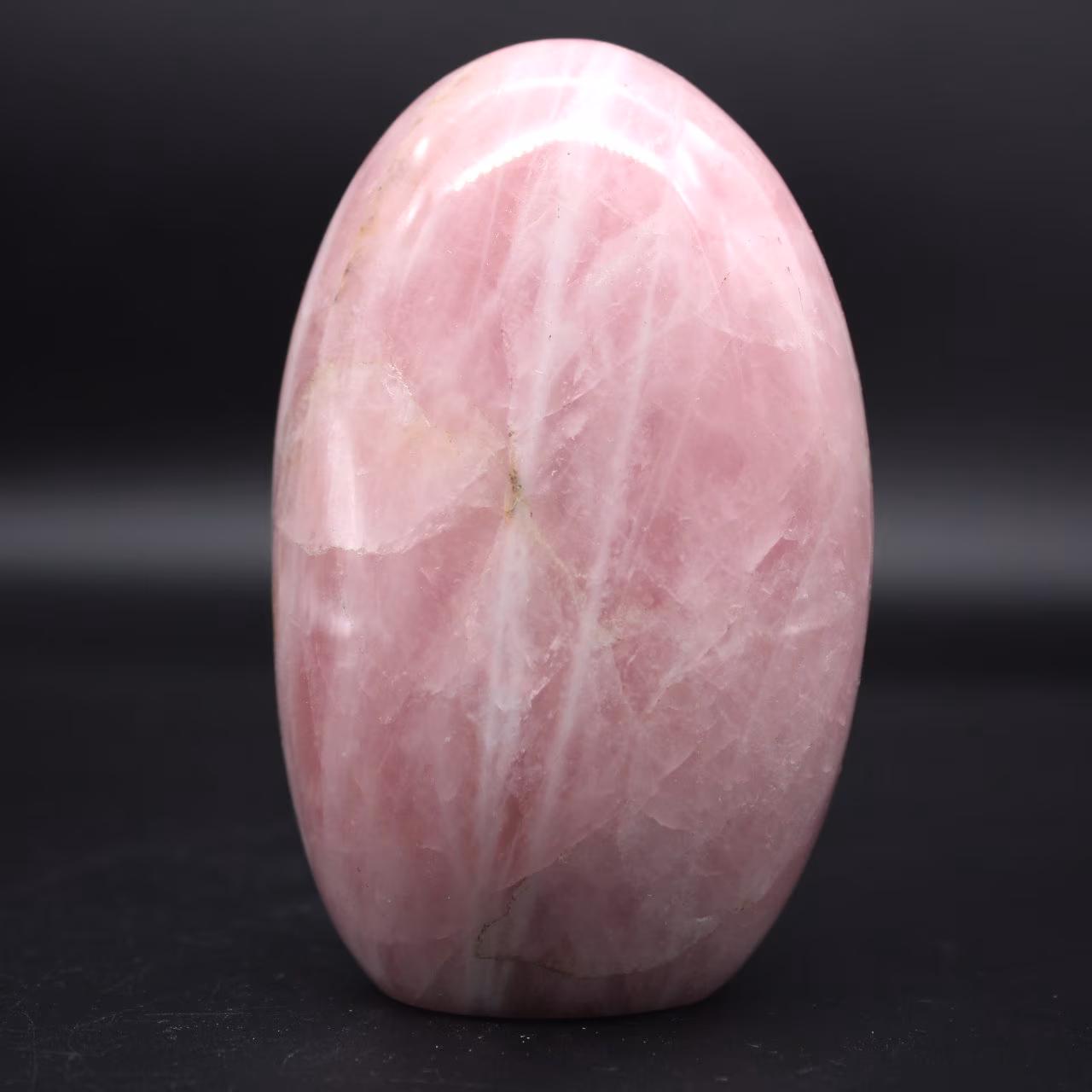 Piedra de cuarzo rosa de forma libre