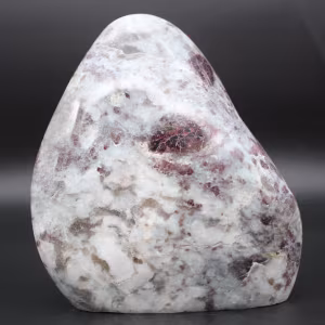 Piedra con inclusión de Turmalina natural